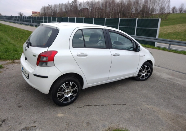 Toyota Yaris cena 22999 przebieg: 160000, rok produkcji 2010 z Brzozów małe 466